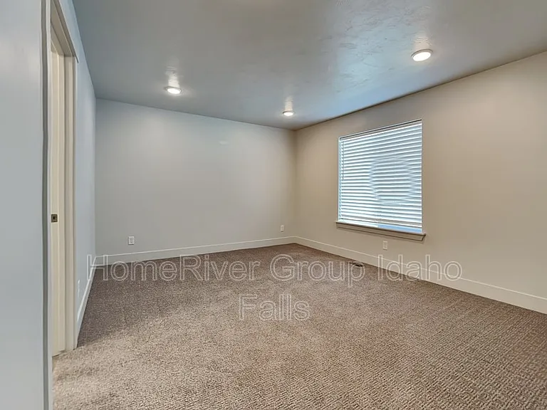 651 S 2400 W #3102 — Photo 8
