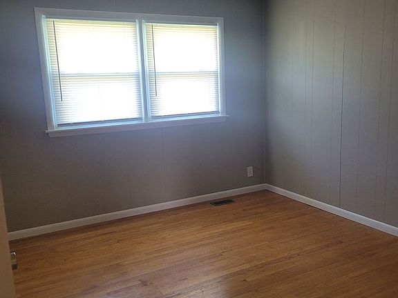 4th image of 4105 Greenfield Dr