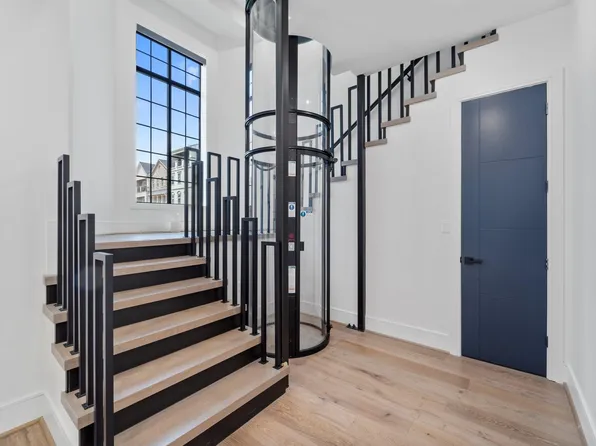 948 Blackshire Ln, Houston, TX 77055