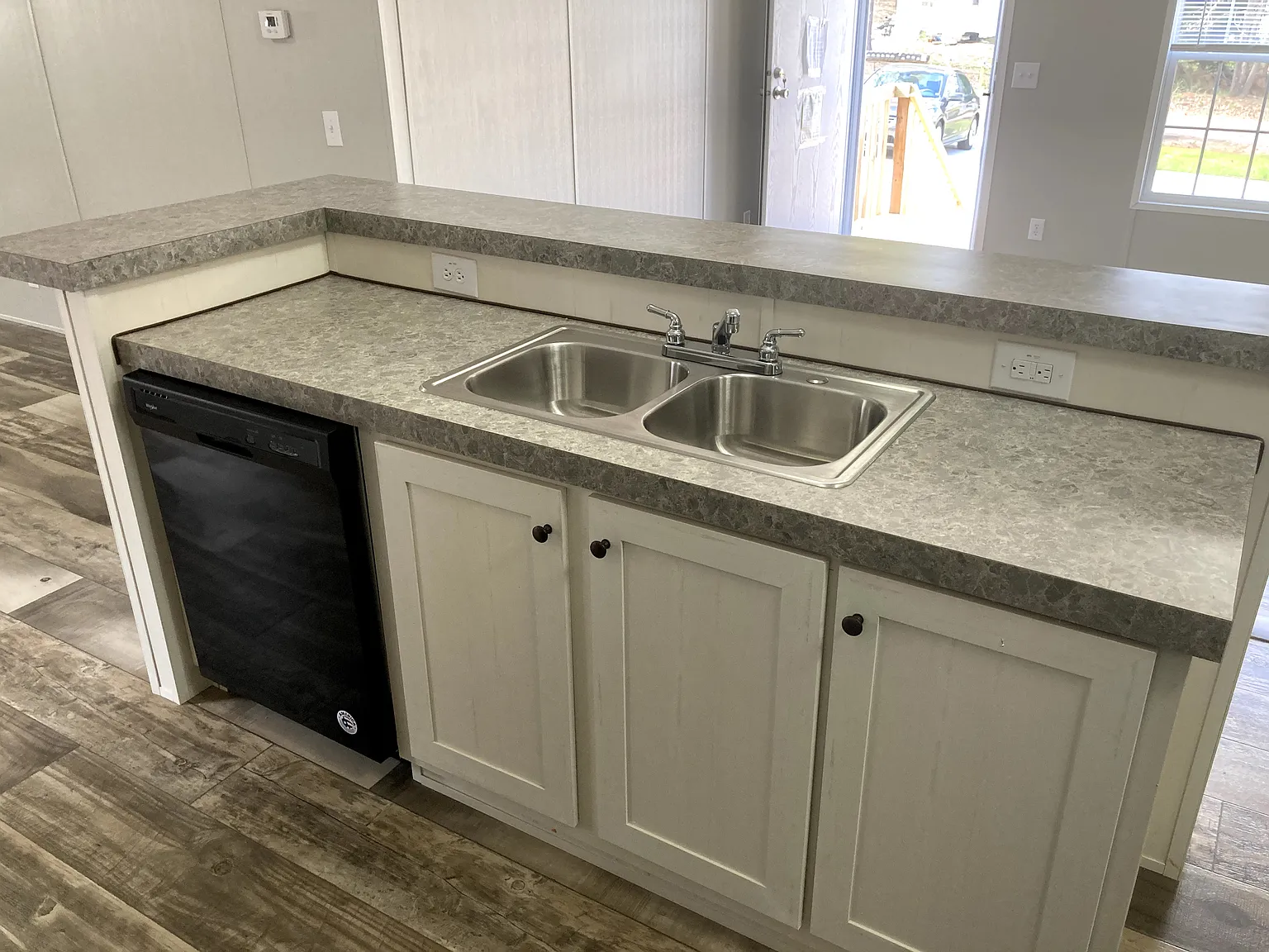 4 bed, 1400 sqft, $1,360 — Photo 3