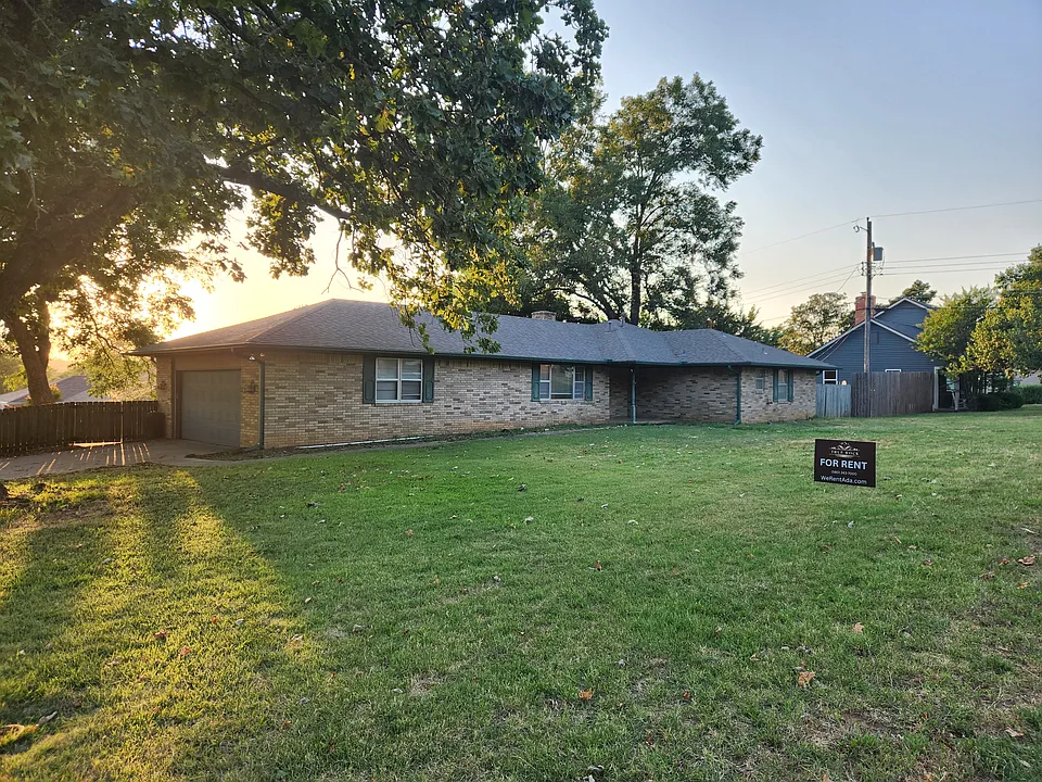 329 S Morrison Dr
