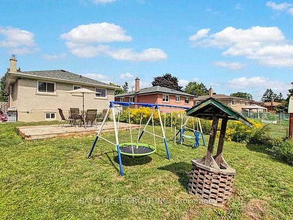 5th image of 23 Dalcourt Dr