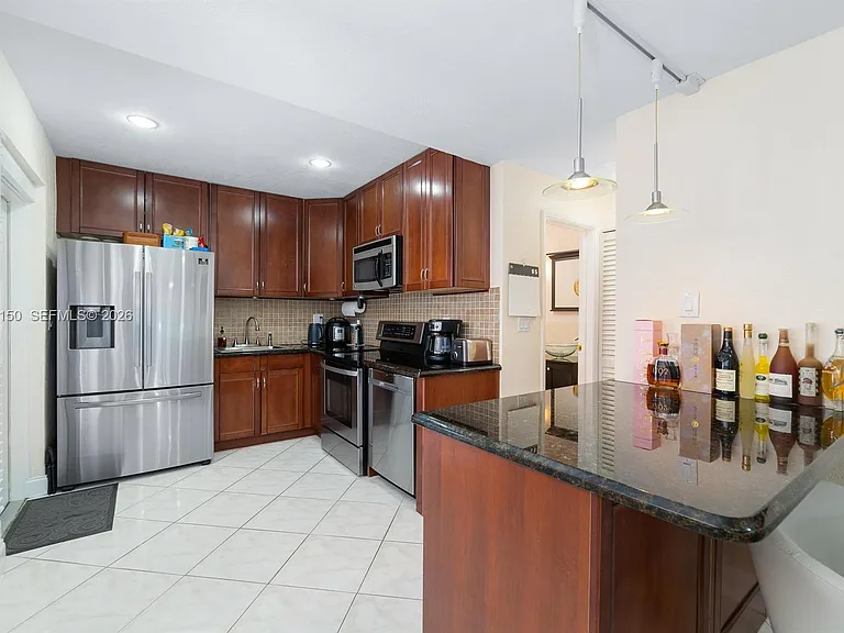 4521 NE 21st Ave #1 — Photo 6