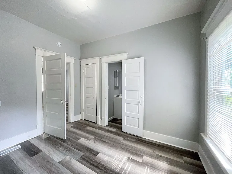 627 E 5th Ave — Photo 11
