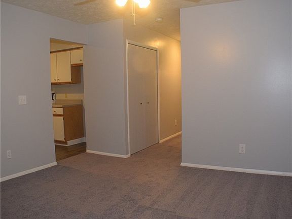 4th image of 27097 Oakwood Cir