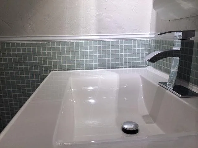 Bathroom Sink w/ Large Contemporary Basin