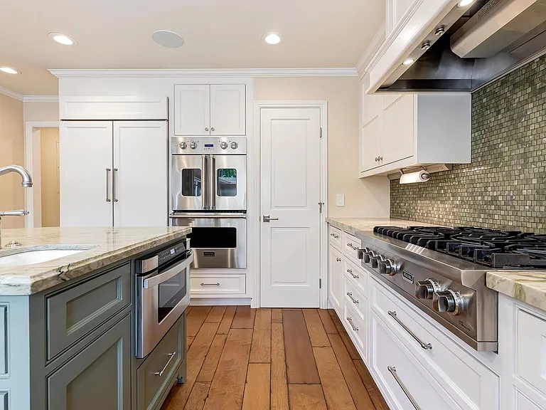 4211 Toluca Lake Ave — Photo 18