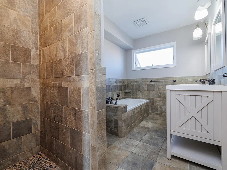 277 W Broadway #UPPER — Photo 20