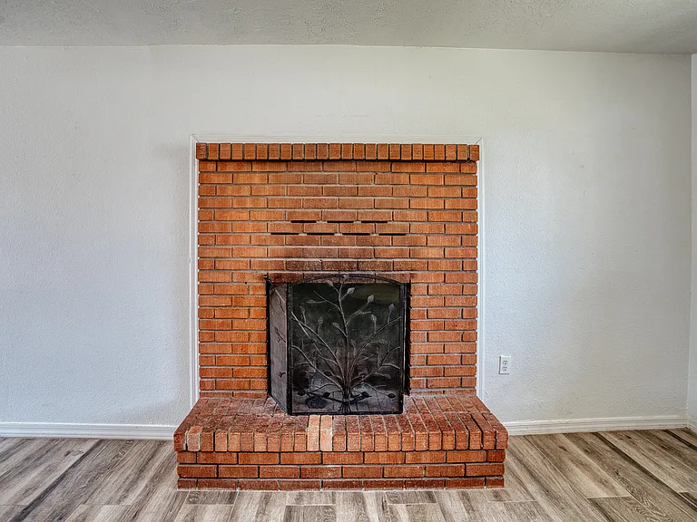 539 S 6th St W — Photo 5