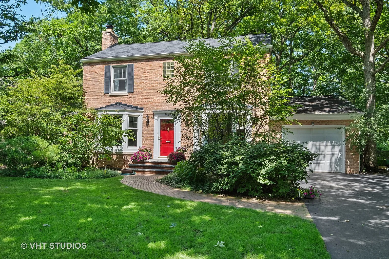 1461 Cloverdale Ave photo 1