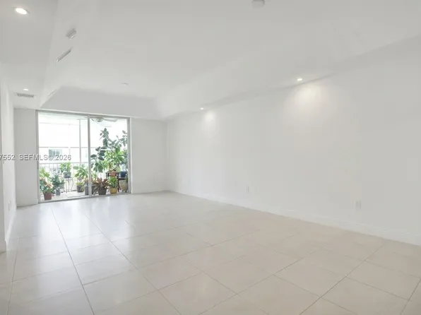 10720 NW 66th St APT 205, Doral, FL 33178