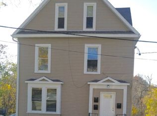 204 Sherman Pl APT 3, Waukegan, IL 60085