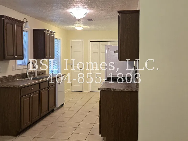 158 Riverchase Dr — Photo 2