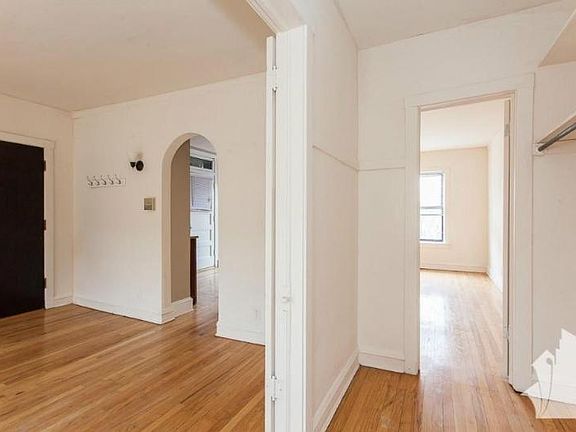 5th image of 2100 W Ainslie St APT 1N