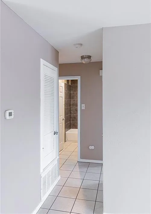 3 bed, 870 sqft, $1,695 — Photo 4
