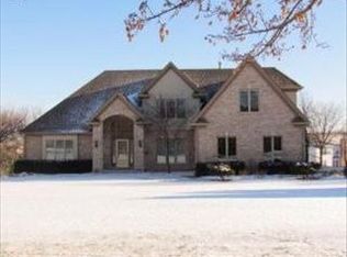 757 Old Westbury Rd, Crystal Lake, IL 60012