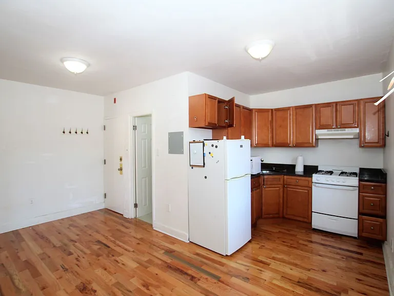 1633 S 6th St #6 — Photo 2