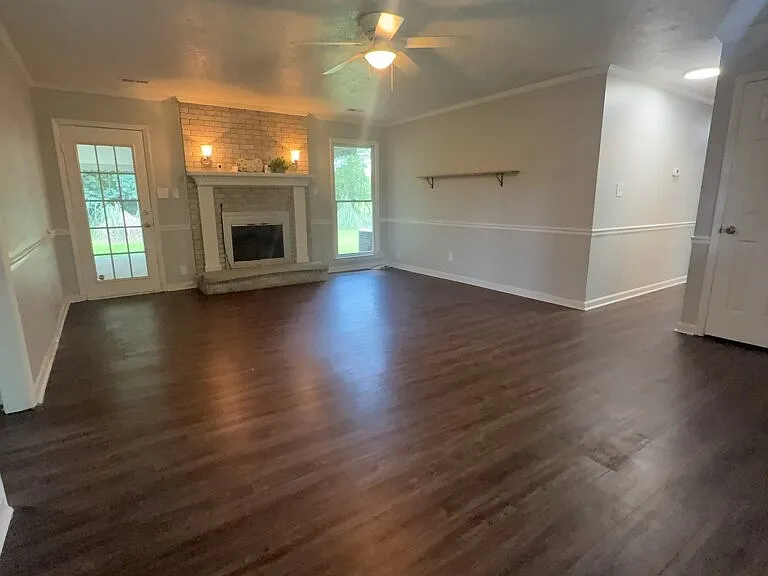 135 Yates Ln — Photo 3