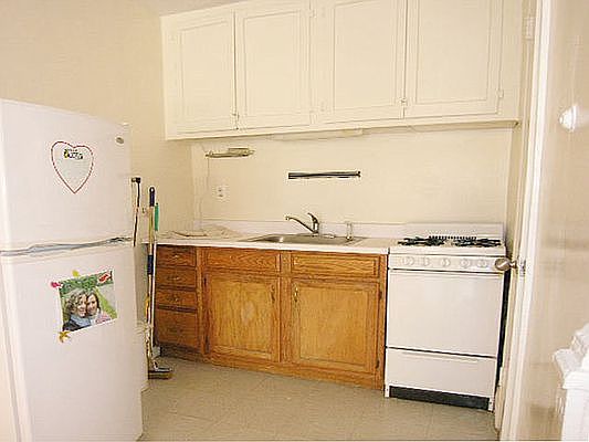 5th image of 837 Carroll St APT 1A