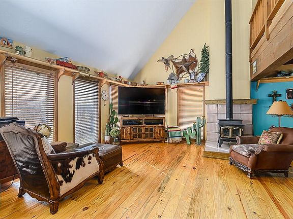 5th image of 9055 Hillview Dr