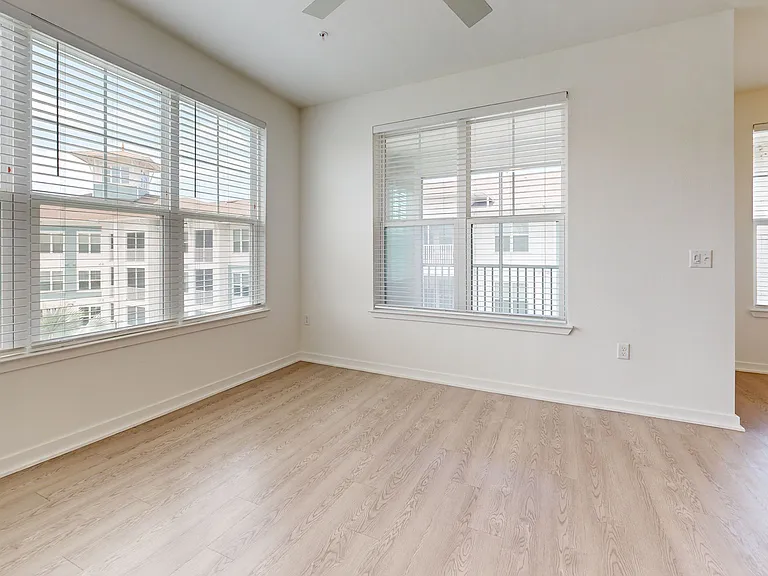 Essex Luxe Apartments — Photo 129
