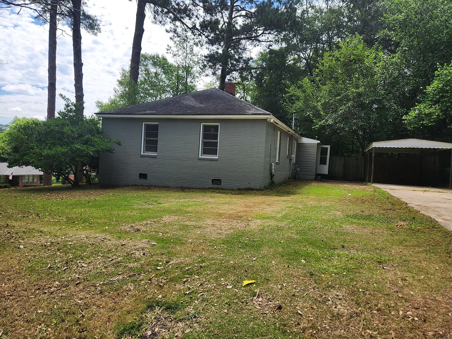 3 Bedrooms 1.5 Baths - North Columbus - Large Corner Lot — Photo 2
