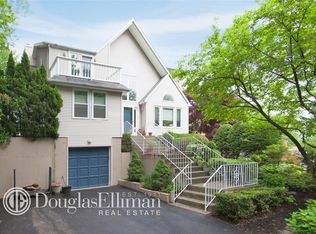 36 Ridgefield Rd, Centerport, NY 11721