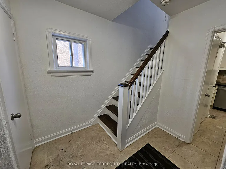 557 Lawrence Ave W — Photo 25