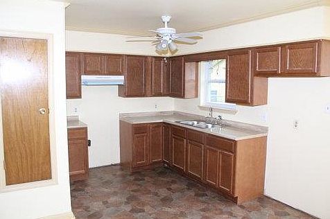 5th image of 3931 Monterey Dr