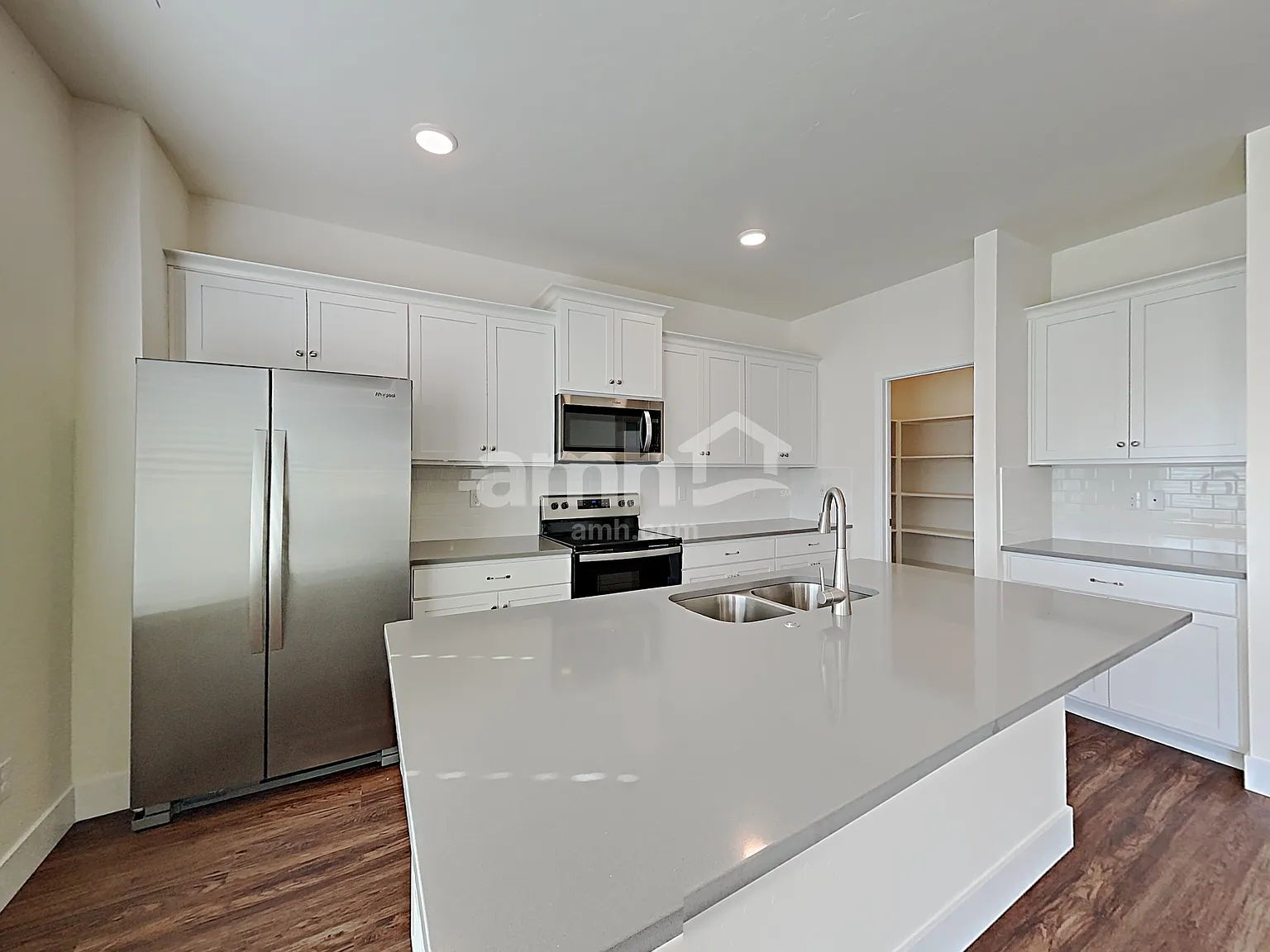 4 bed, 2.5 bath, 2259 sqft, $2,900 — Photo 4