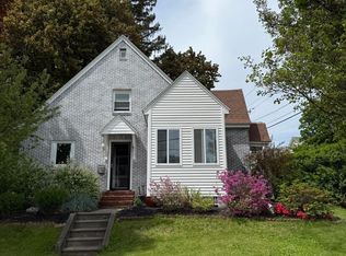 85 High St, Lee, MA 01238