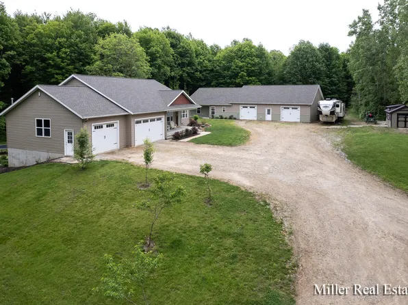 480 Meadow Run Dr, Hastings, MI 49058