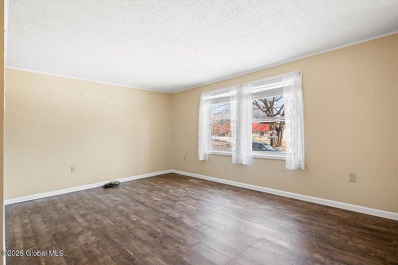 4th image of 34 Richardson Street