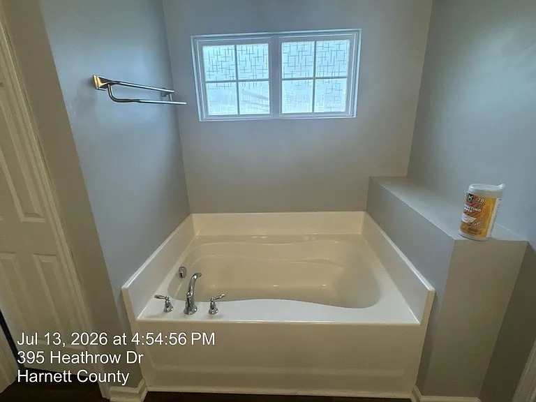 395 Heathrow Dr — Photo 29
