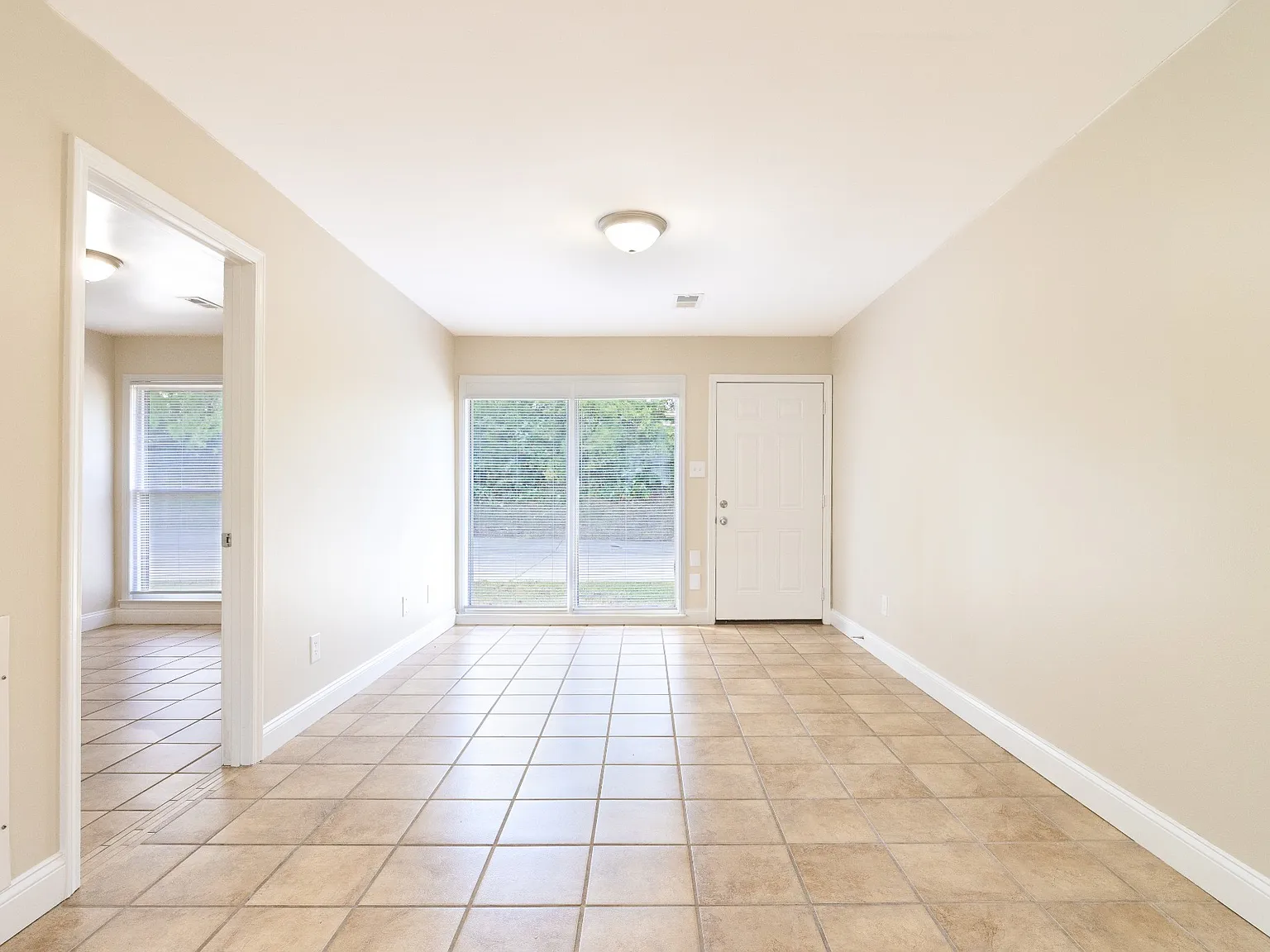 2 bed, 1.0 bath, 600 sqft, $795 — Photo 3