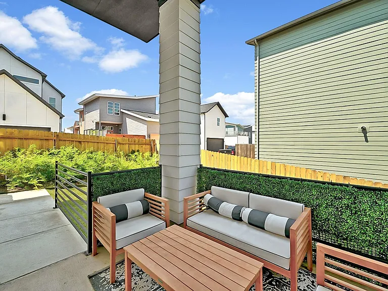 7329 Cordoba Dr — Photo 29