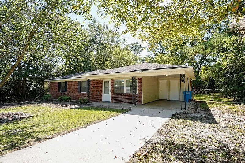 3 bed, 1.0 bath, 989 sqft, $1,650 — Photo 3