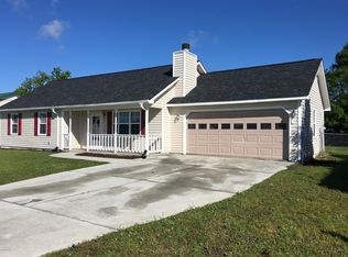 310 Foxridge Ln, Hubert, NC 28539