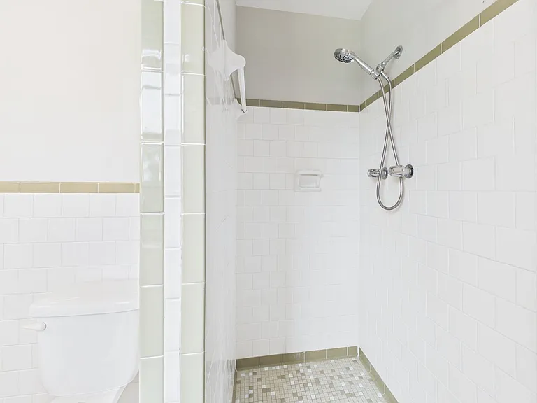 1519 Chauncey Ln — Photo 34