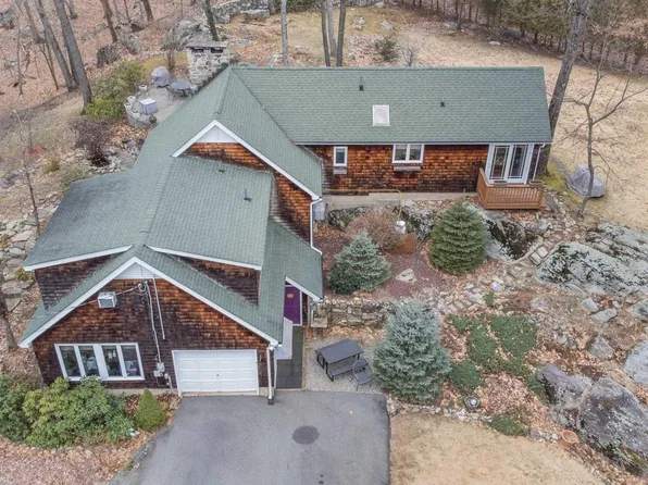 1 Old Gormely Ln, Kinnelon, NJ 07405