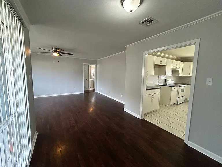 1603 Anita St — Photo 3