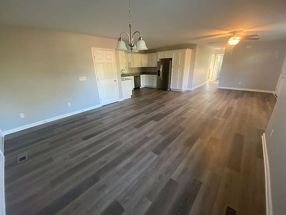 3rd image of 234 Wilowen Dr