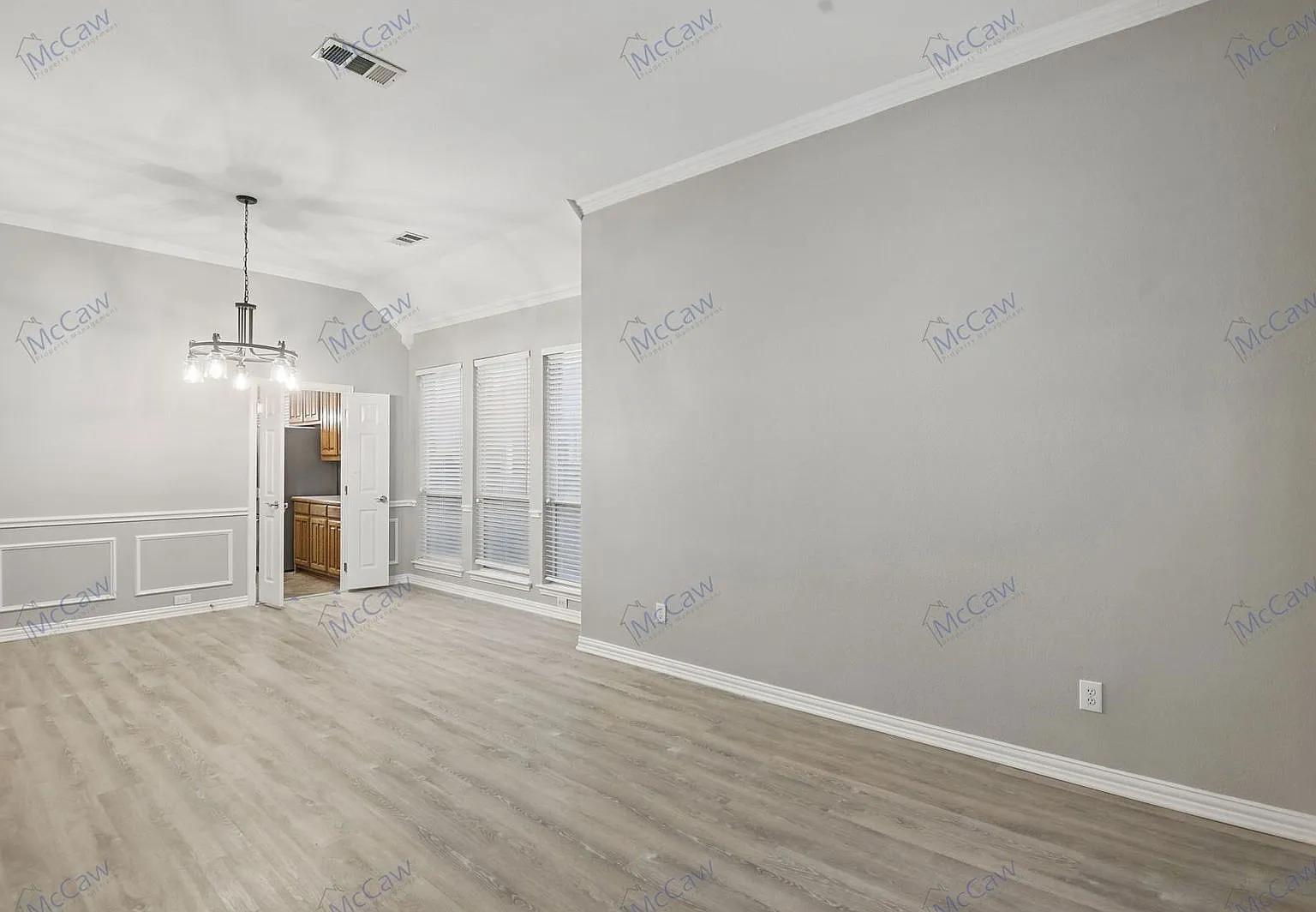 4 bed, 2.5 bath, 2940 sqft, $3,150 — Photo 3