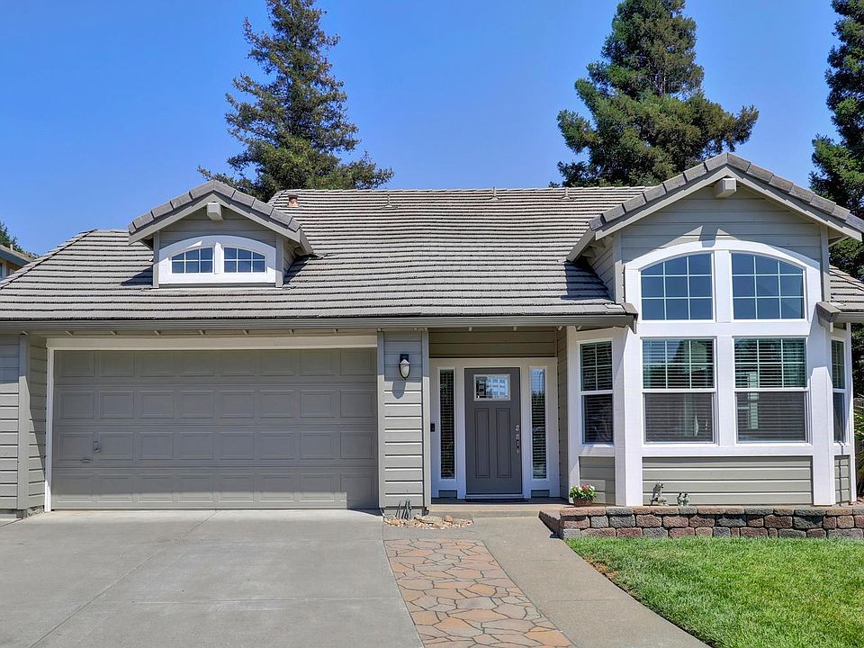 1st image of 421 Oak Valley Dr