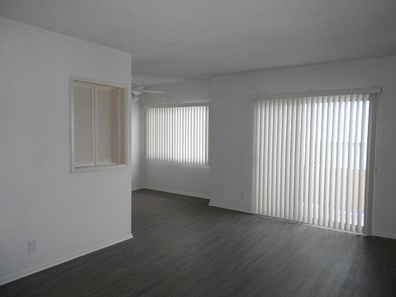 4th image of 1423 S Saltair Ave #8