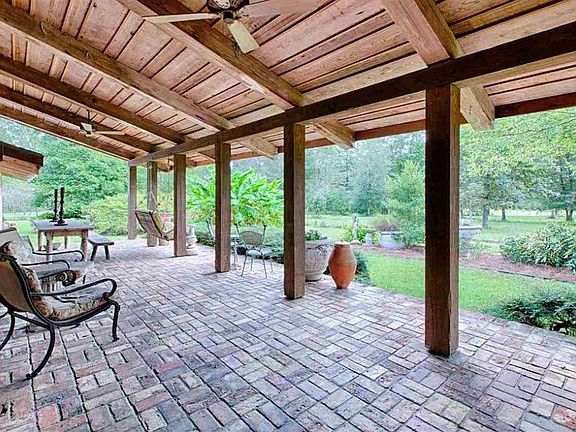 Enjoy sitting on this back deck watching wildlife