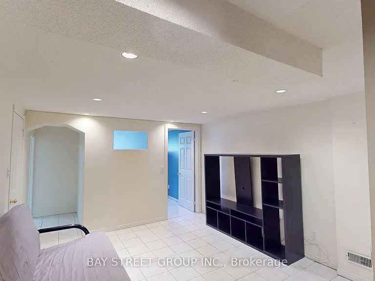 36 Grandview Ave #BASEMENT — Photo 2