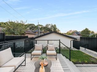 4855 Dumfries St #2, Vancouver, BC V5N 3T8