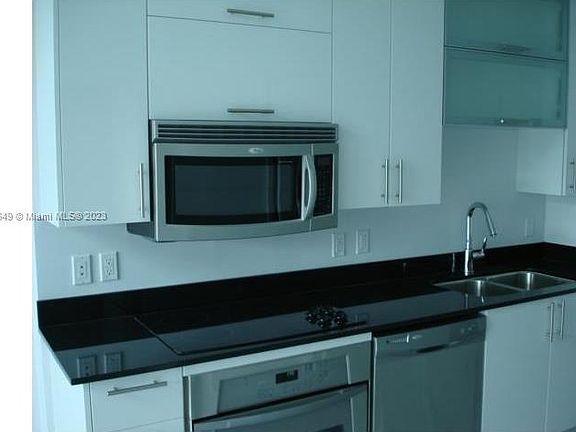 4th image of 60 SW 13th St APT 4010
