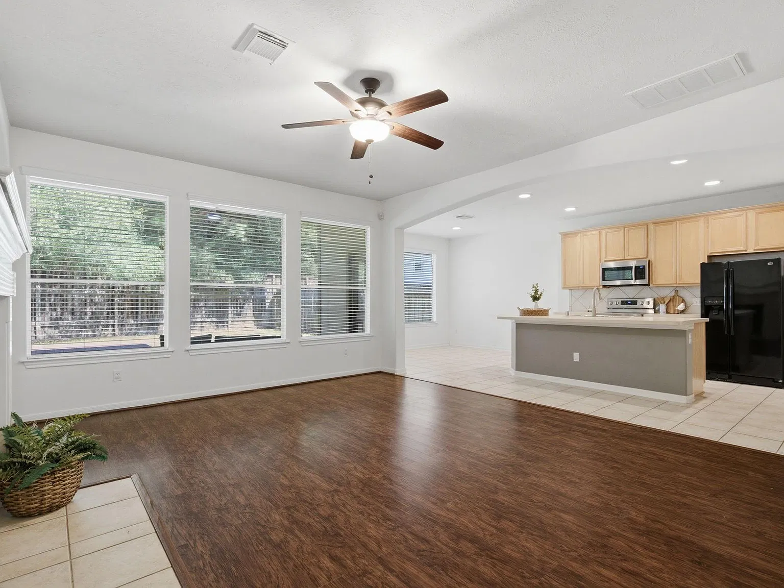 3 bed, 2.5 bath, 2028 sqft, $2,250 — Photo 3